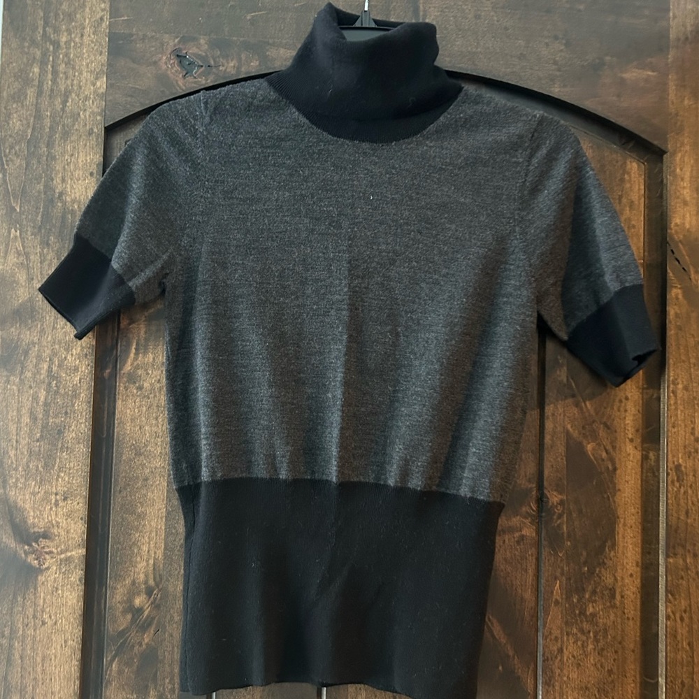 Theory Short Sleeve Sweater Top - size M